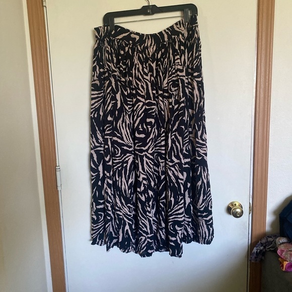 Plus size Avenue 18/20 stretch skirt, animal print - Picture 1 of 5